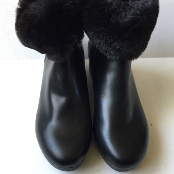 DKNY Abri Booties - Picture 16 of 16